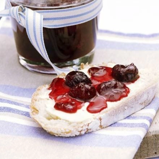 Cherry & cinnamon conserve