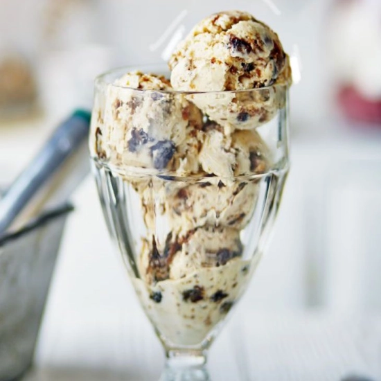 Easy Christmas pudding ice cream