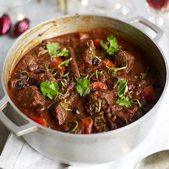 Feed-a-crowd chunky beef chilli