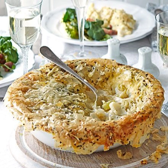 Filo-crusted smoked haddock, cheese & leek pie