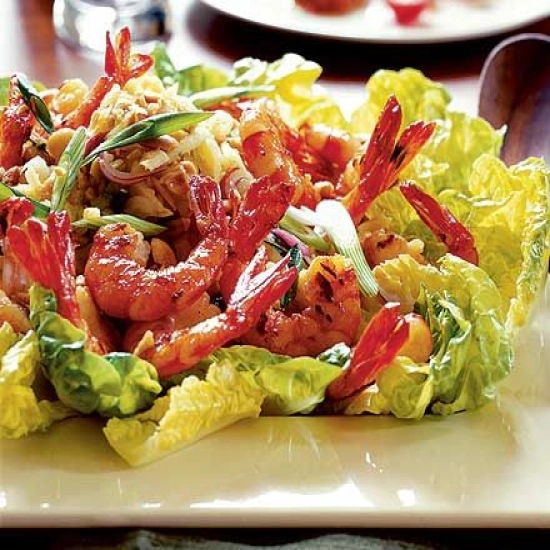 Green mango salad with prawns