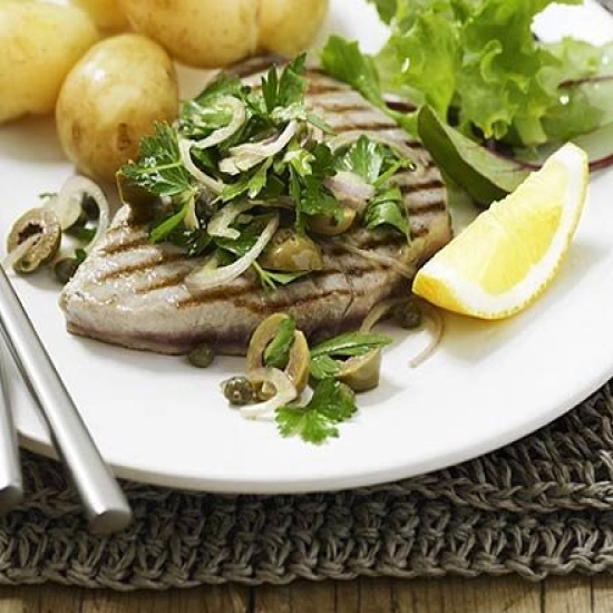 Grilled tuna with parsley salad