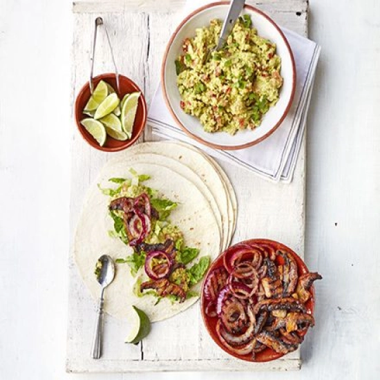 Mushroom fajitas with avocado hummus