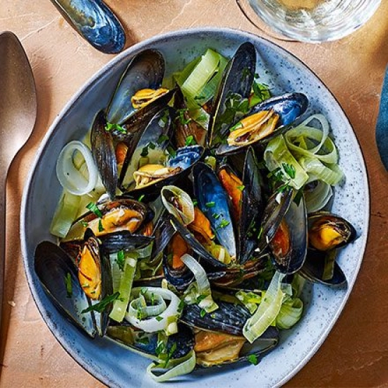 Mussels with leeks & saffron