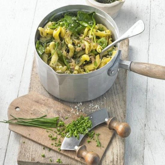 Pasta with pesto & fresh herbs