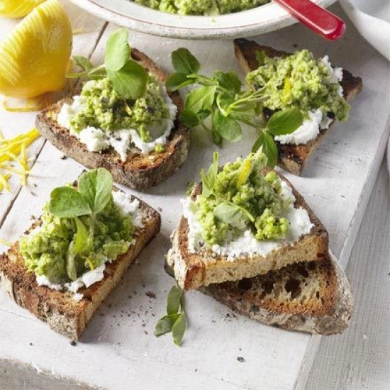 Pea & broad bean hummus with goat's cheese & sourdough