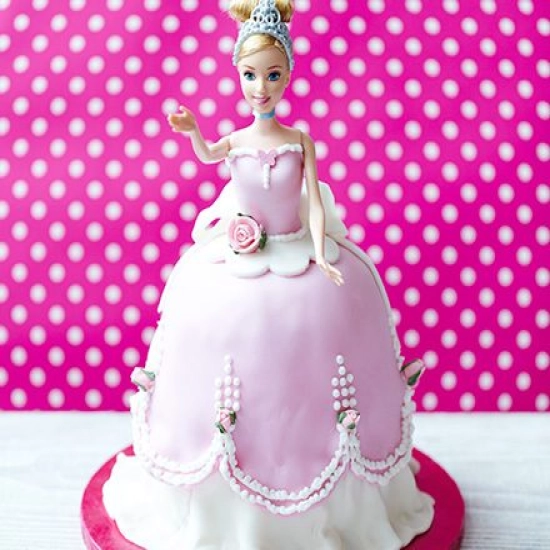 Pretty princess birthday cake