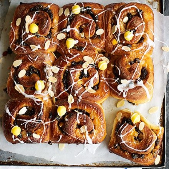 Simnel share 'n' tear buns