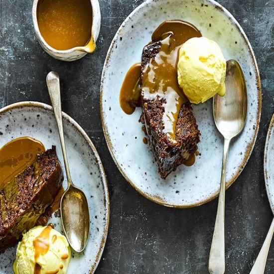 Slow cooker sticky toffee pudding