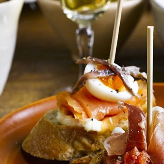 Smoked salmon & quail's egg