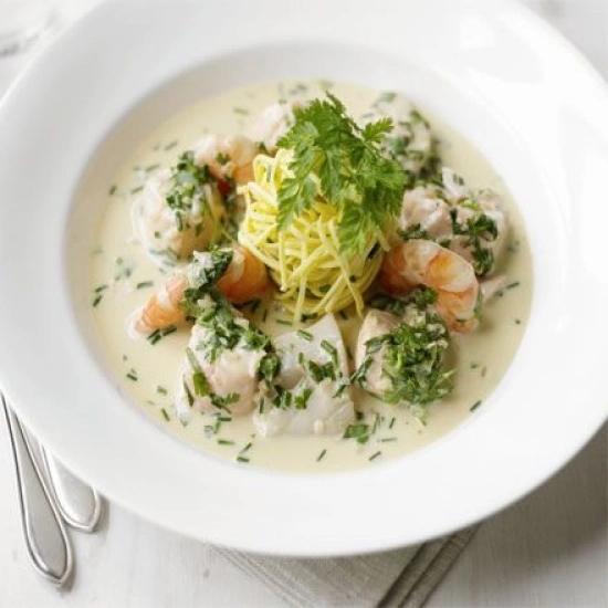 Spaghetti with seafood velouté