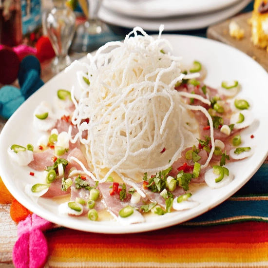 Tiradito chifa (tuna sashimi Peruvian style)