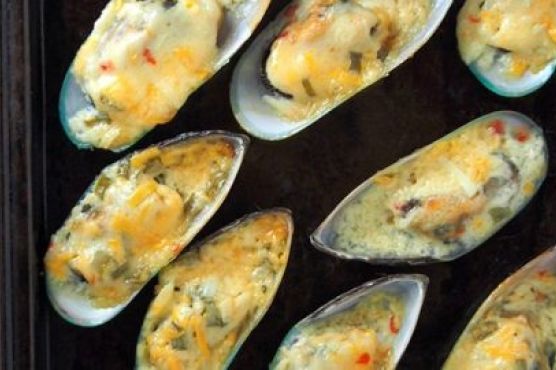 Baked Tahong with Sweet Chili-Mayo Topping