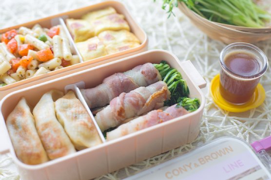 Bento: Bacon, Pea Shoots, Egg, Gyoza & Pasta