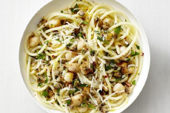 Bucatini with Clams and Scallops