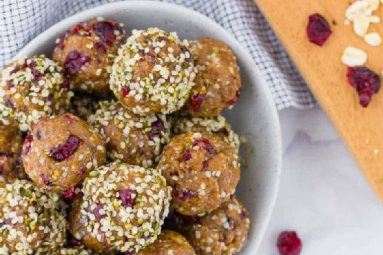 Cranberry Oatmeal Energy Balls (nut-free)