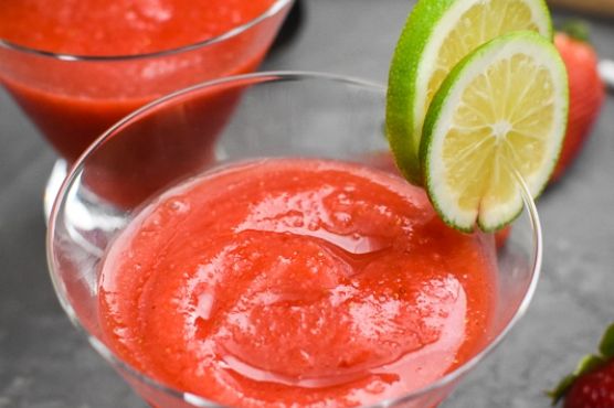 Frozen Strawberry Margarita Recipe {21 Day Fix | Weight Watchers}