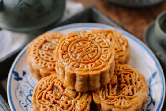 Ham and Nut Mooncakes (五仁月饼)