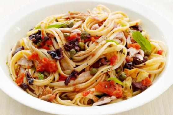 Linguine with Tuna Puttanesca
