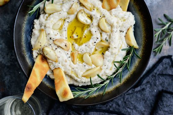 Roasted Garlic and Rosemary White Bean Dip