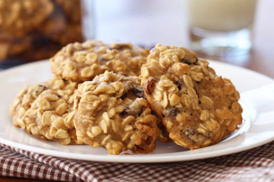 Skinny Oatmeal Walnut Raisin Cookies