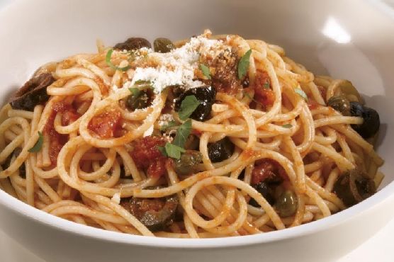 Spaghetti with puttanesca